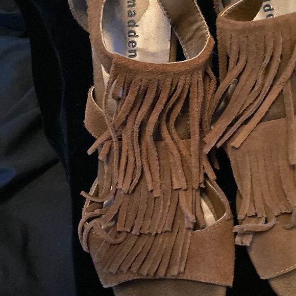 Brown suede sandals. worn once in the house only. - Picture 3 of 7